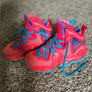 Nike sneakers - 4.5Y - Red basketball shoes